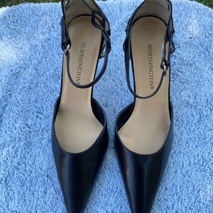 Black closed toe heal!